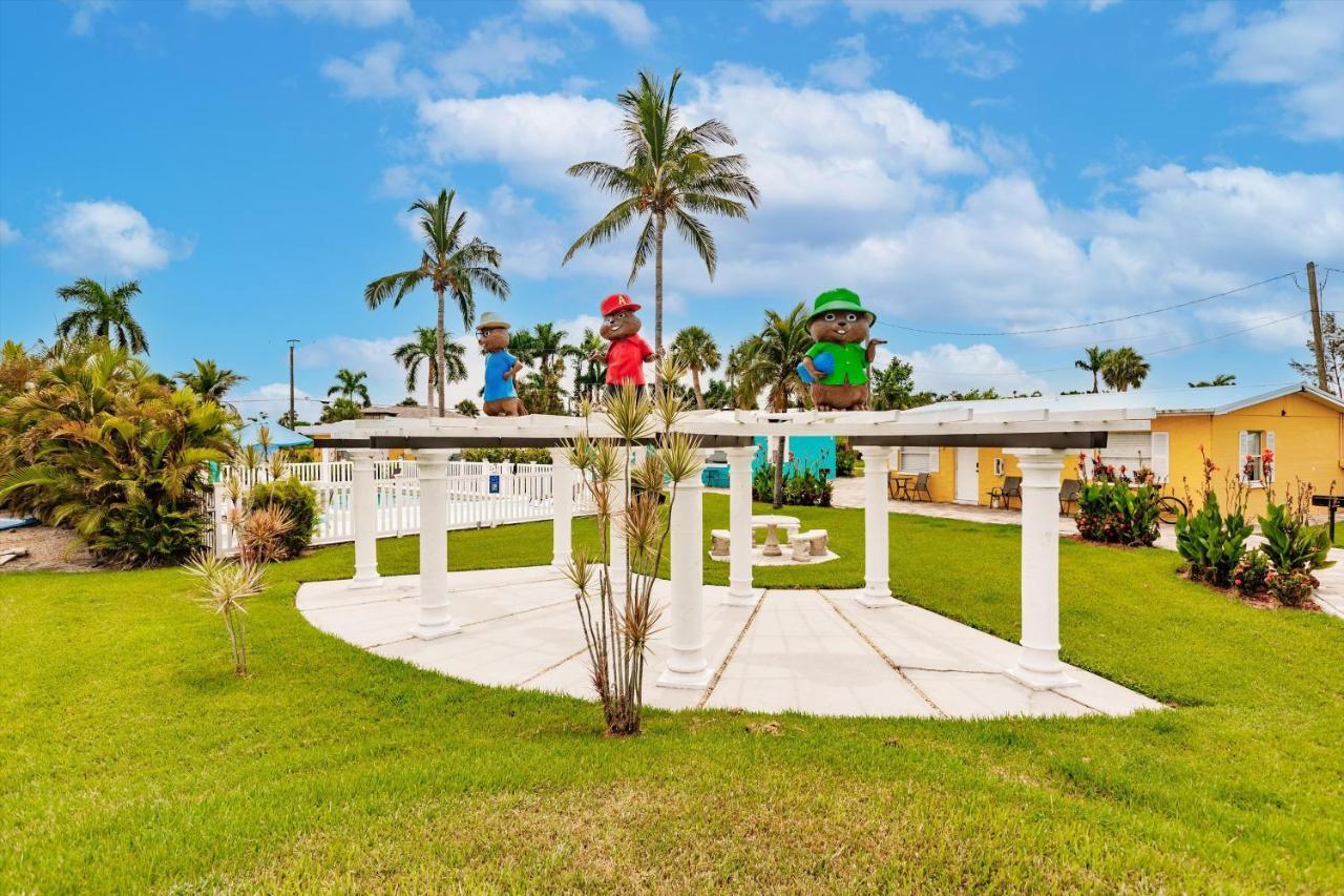 Poolfront Cottage Near Beach With Full Kitchen! ฟอร์ตไมเยอร์ ภายนอก รูปภาพ